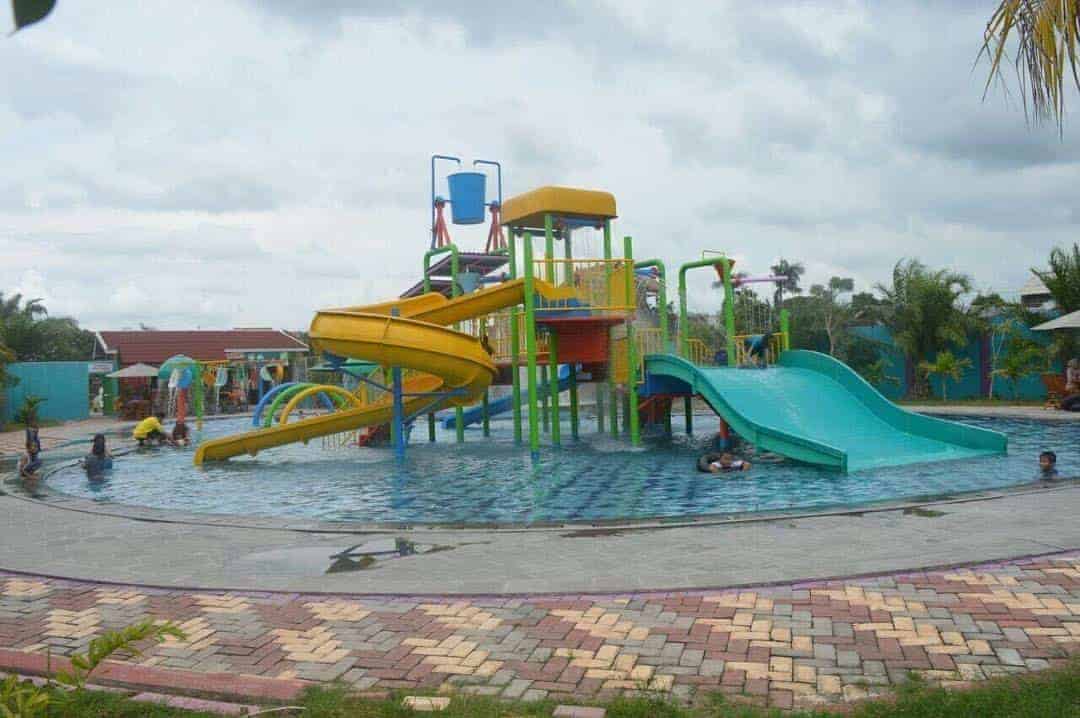 Elok Waterpark, 1. Kedung Grujug, 2. Pemandian Air panas Bayanan, 3. Desa Wisata Batik Kliwonan, 4. Ndayu Park, 5. Gemolong Edupark, 6. Elok Waterpark, 7. Air Terjun Jengglong, 8. Omah Londo Gondang, 9. Taman Bunga Ganesha Sukowati, 10. Sragen Central Park