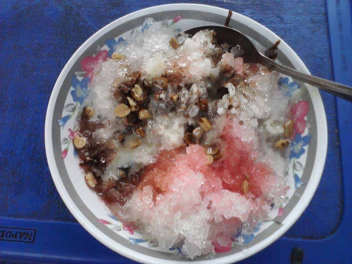 Es Marem, 1. Wedang Kacang Tanah, 2. Wedang Tahu, 3. Jamu Jun, 4. Es Cao, 5. Es Puter Conglik, 6. Es Pankuk, 7. Cong Yang, 8. Es Marem, 9. Kolak Setup Pisang