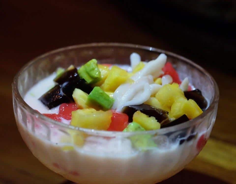 Es Campur Betawi, 2. Es Cingcau, 3. Es Selendang Mayang, 4. Es Goyang, 5. Es Campur Betawi, 6. Kopi Jahe, 7. Es Doger, 8. Bir Pletok, 10. Es Cendol Betawi