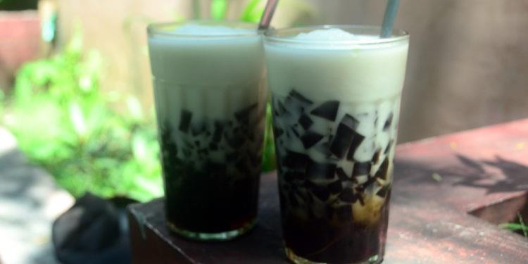 Es Cao, 1. Wedang Kacang Tanah, 2. Wedang Tahu, 3. Jamu Jun, 4. Es Cao, 5. Es Puter Conglik, 6. Es Pankuk, 7. Cong Yang, 8. Es Marem, 9. Kolak Setup Pisang