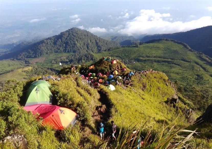 Gunung Ungaran, 1. Bumi Perkemahan Wana Wisata Penggaron, 2. Mawar Camp, 3. Camping Ground Pinus Cunthel, 4. Efrata Retreat & Camping Hill, 5. Camping Ground GMKA – Lake View, 6. Bumi Perkemahan Medini, 7. Camping Lembah Umbul Sidomukti, 8. Hutan Wisata Tinjomoyo, 9. Gunung Ungaran