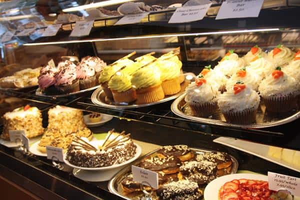 1. Michelle Bakery, 2. Bogor Permai Bakery &amp; Restaurant, 3. The Harvest Cake, 4. Holland Bakery, 5. Dapur Cokelat Bogor, 6. Rafita's Cake, 7. Sugarbell Bakery &amp; Cafe, 8. Superkue Cake &amp; Bakery 3 (Margajaya)