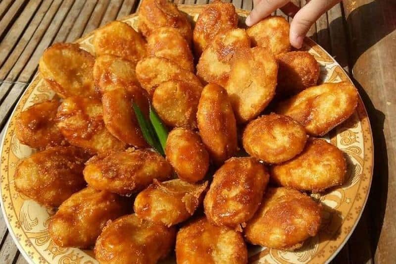 Kue Gagatas, 1. Keripik Kelakai, 3. Wadai Apam, 4. Tahu Bakso Ijo, 5. Hintalu Karuang, 6. Kenta, 7. Wadai Baceper, 8. Keripik Ikan Saluang, 9. Lemang, 10. Hekeng
