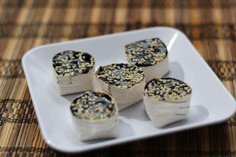 Kue Jubung, 1. Kue Jubung, 3. Bandeng Asap, 4. Otak-Otak Bandeng, 5. Kue Pudak, 6. Petis, 7. Keripik Bayam, 8. Bonggolan, 9. Kerupuk Ikan, 10. Pernak-Pernik Asli Gresik