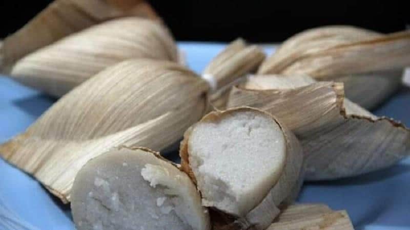 Kue Pudak, 1. Kue Jubung, 3. Bandeng Asap, 4. Otak-Otak Bandeng, 5. Kue Pudak, 6. Petis, 7. Keripik Bayam, 8. Bonggolan, 9. Kerupuk Ikan, 10. Pernak-Pernik Asli Gresik