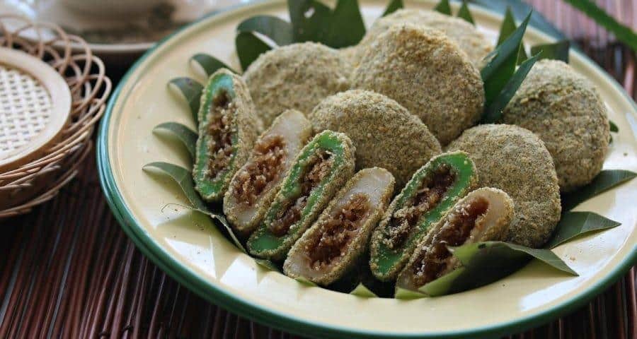 Kue Tepung Gomak, 1. Kue Batang Buruk, 2. Bingka Bakar, 3. Kue Tepung Gomak, 4. Luti Gendang, 5. Bilis Molen, 6. Layers Cake, 7. Kek Pisang Vila, 8. Kek Durian, 9. Kek Buah Naga, 10. Brownies Lava
