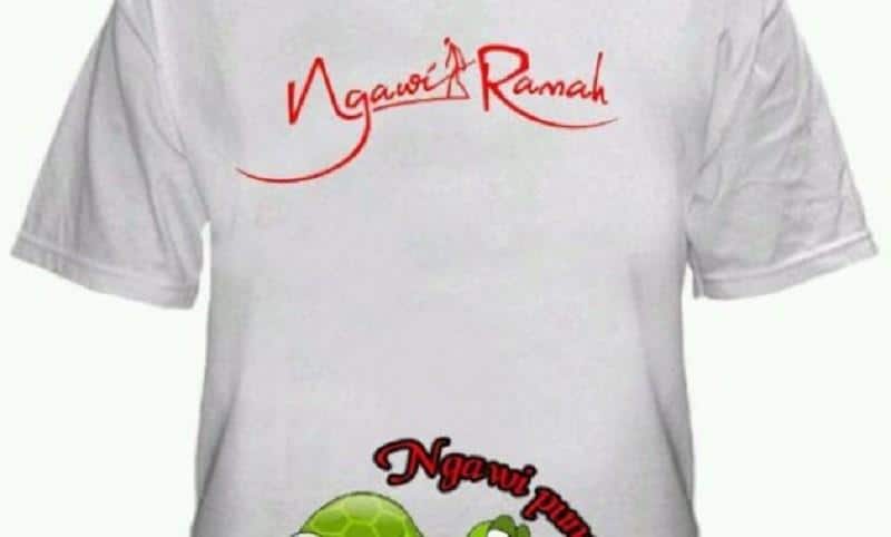 Kaos Ngawi, 1. Keripik Tempe, 2. Coklat Tempe, 3. Jenang Ketan, 4. Ratu Menyok, 5. Kue Lapis Lawi, 6. Dodol Jambu, 7. Ledre, 8. Batik Ngawi, 9. Ukiran, 10. Kaos Ngawi