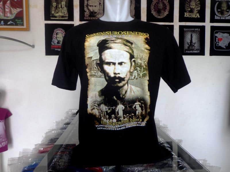 Kaos Samin, 1. Tape Sugihan, 2. Kue Gendu Laju, 3. Manco, 4. Dumbeg, 5. Egg Roll, 6. Abon Lele, 7. Gembol Jati Khas Blora, 8. Souvenir Barongan, 9. Kaos Samin, 10. Batik Blora