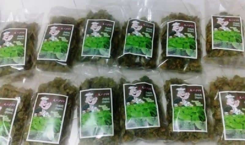 Keripik Bayam, 1. Kue Jubung, 3. Bandeng Asap, 4. Otak-Otak Bandeng, 5. Kue Pudak, 6. Petis, 7. Keripik Bayam, 8. Bonggolan, 9. Kerupuk Ikan, 10. Pernak-Pernik Asli Gresik