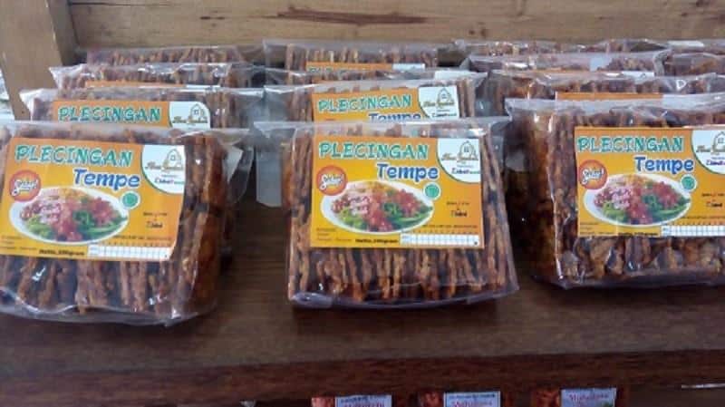 Keripik Plecing Tempe, 1. Minyak Sumbawa, 2. Susu Kuda Liar, 3. Madu Sumbawa, 4. Dodol Rumput Laut, 5. Keripik Plecing Tempe, 6. Manjareal, 7. Baso Siong (Jagung Sangrai), 8. Terasi Udang Labuhan Botong, 9. Kue Babingka, 10. Kre’alang