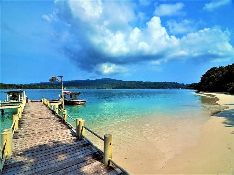 Pulau Handeuleum, 1. Pantai Tanjung Lesung, 2. Sungai Cigenter, 3. Pulau Peucang, 4. Pulau Handeuleum, 5. Pulau Tinjil, 6. Pulau Umang, 7. Taman Hutan Raya Banten, 8. Curug Cinoyong, 9. Gunung Honje, 10. Taman Nasional Ujung Kulon