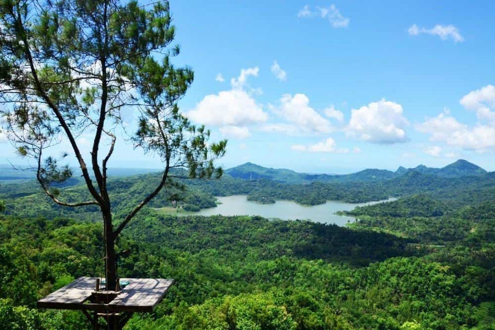 Puncak Becici, 1. Puncak Becici, 2. Kebun Buah Mangunan, 3. Jurang Tembelan Kanigoro, 4. Seribu Batu Songgo Langit, 5. Air Terjun Lepo Dlingo, 6. Jurang Pulosari, 7. Pantai Parangtritis, 8. Gumuk Pasir Parangkusumo, 9. Bukit Panguk Kediwung, 10. Pantai Cemara Sewu