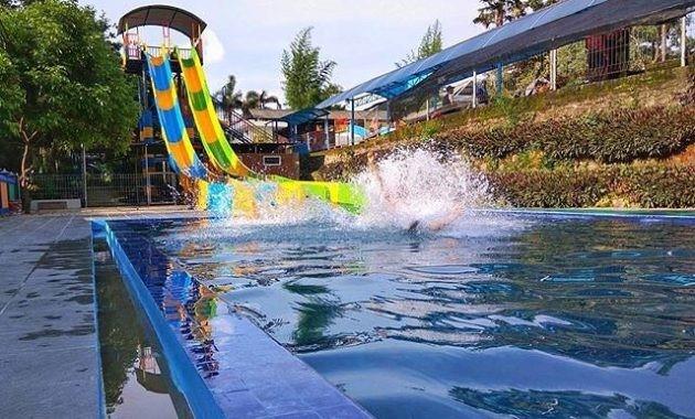 Pacet Mini Park, 1. Royal Swimming Pool Café, 2. Pacet Mini Park, 3. Waterland Mojokerto, 4. Ubalan Waterpark Pacet, 5. Villa Royal Waterpark, 6. Wisata Air Balekambang Pacet Gondang, 7. Tirta Anandiri, 8. Blessing Hills Trawas, 9. Wisata Air Prasasti, 10. Joglo Park