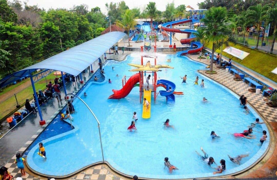 Pacet Mini Park, 1. Pacet Mini Park, 2. Claket Adventure Park, 3. Wisata Air Panas Padusan Pacet, 4. Coban Canggu, 5. Panorama Petung Sewu, 6. Ubalan Water Park, 7. Taman Kelinci Padusan, 8. Air Terjun Watu Lumpang, 9. Puthuk Panggang Welut, 10. Bukit Gajah Mungkur