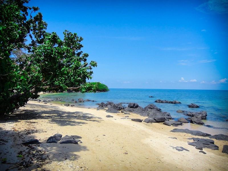 Pantai Bama, 1. Pantai Balanan, 2. Pantai Pasir Putih, 3. Pantai Tampora, 4. Pantai Bilik, 5. Pantai Bama, 6. Pantai Lempuyang, 7. Pantai Tangsi, 8. Pantai Pathek, 9. Pantai Banongan, 10. Pantai Bletok