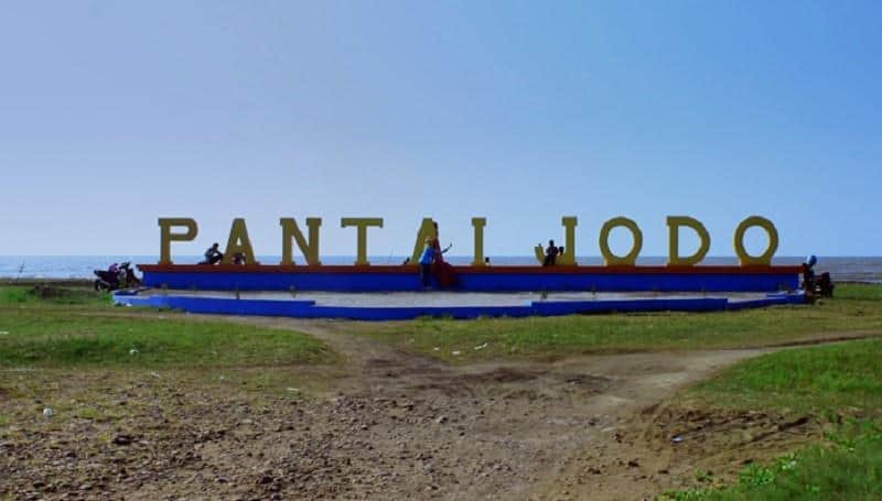 Pantai Jodo, 1. Pantai Marina, 2. Pantai Jodo, 3. Pantai Ngebum, 4. Pantai Baruna, 5. Pantai Empu Rancak, 6. Pantai Morosari Sayung, 7. Pantai Cahaya Kendal, 8. Pantai Tirang, 9. Pantai Maron, 10. Pantai Cipta
