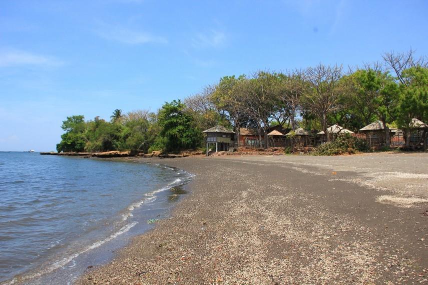 Pantai Pathek, 1. Pantai Balanan, 2. Pantai Pasir Putih, 3. Pantai Tampora, 4. Pantai Bilik, 5. Pantai Bama, 6. Pantai Lempuyang, 7. Pantai Tangsi, 8. Pantai Pathek, 9. Pantai Banongan, 10. Pantai Bletok