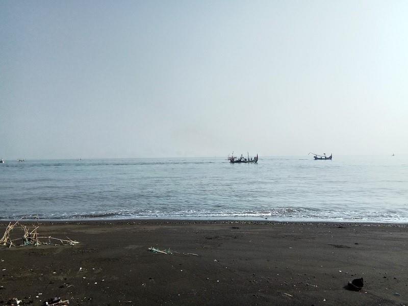 Pantai Tangsi, 1. Pantai Balanan, 2. Pantai Pasir Putih, 3. Pantai Tampora, 4. Pantai Bilik, 5. Pantai Bama, 6. Pantai Lempuyang, 7. Pantai Tangsi, 8. Pantai Pathek, 9. Pantai Banongan, 10. Pantai Bletok
