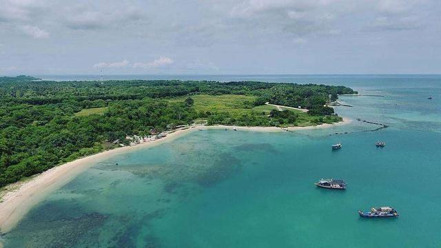 Pantai Tanjung Lesung, 1. Pantai Tanjung Lesung, 2. Sungai Cigenter, 3. Pulau Peucang, 4. Pulau Handeuleum, 5. Pulau Tinjil, 6. Pulau Umang, 7. Taman Hutan Raya Banten, 8. Curug Cinoyong, 9. Gunung Honje, 10. Taman Nasional Ujung Kulon