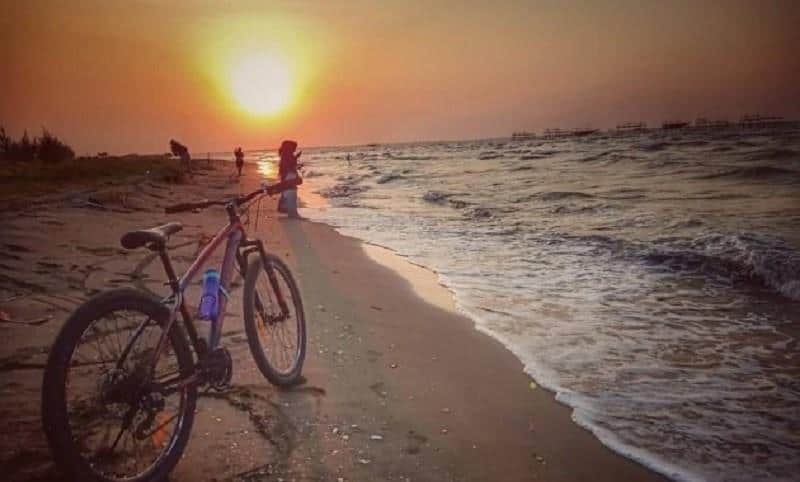 Pantai Tirang, 1. Pantai Marina, 2. Pantai Jodo, 3. Pantai Ngebum, 4. Pantai Baruna, 5. Pantai Empu Rancak, 6. Pantai Morosari Sayung, 7. Pantai Cahaya Kendal, 8. Pantai Tirang, 9. Pantai Maron, 10. Pantai Cipta