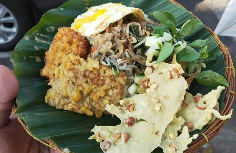 Pecel Tumpang, 1. Sate Bekicot, 2. Tahu Takwa, 3. Soto Kediri, 4. Nasi Goreng Arang, 5. Sate Emprit, 6. Pecel Tumpang, 7. Gethuk Pisang, 8. Stik Tahu, 9. Es Buto Ijo, 10. Kerupuk Upil