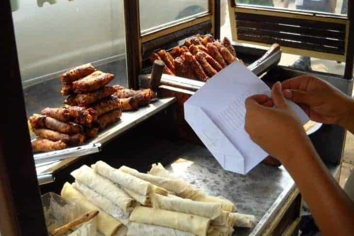 Pisang Coklat dan Kue Bantal Jembatan Merah, 1. Toge Goreng H. Gebro, 3. Soto Mie Bogor Lowongan, 4. Asinan Asli Bogor, 5. Mie Kocok Pak Husen Jembatan Merah, 6. Mie Ayam Pangsit Rebus dan Baso Gang Ambi, 7. Bakso Sebrang Meita, 8. Pisang Coklat dan Kue Bantal Jembatan Merah, 9. Es Doger Taman Kopi
