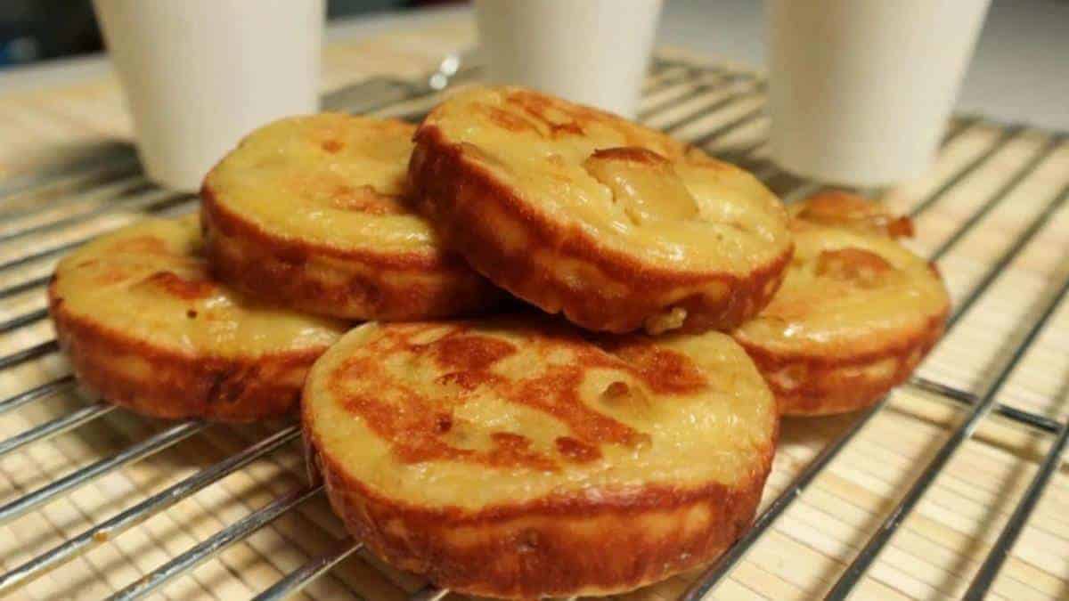 Roti Pisang, 1. Amparan Tatak, 2. Bingka Kentang, 3. Sari Pengantin, 4. Roti Pisang, 5. Gegicak, 6. Jendral Mabok, 7. Bobongko, 8. Kue Ilat Sapi, 9. Kue Keminting, 10. Kue Akar Sampai