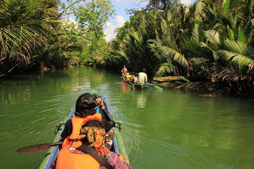 Sungai Cigenter, 1. Pantai Tanjung Lesung, 2. Sungai Cigenter, 3. Pulau Peucang, 4. Pulau Handeuleum, 5. Pulau Tinjil, 6. Pulau Umang, 7. Taman Hutan Raya Banten, 8. Curug Cinoyong, 9. Gunung Honje, 10. Taman Nasional Ujung Kulon