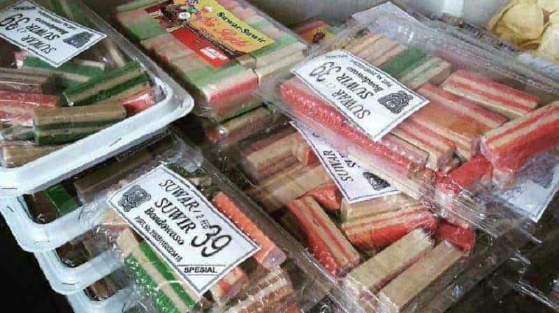 Suwar-Suwir, 1. Tape Manis Bondowoso, 2. Pia Tape, 3. Tape Bakar, 4. Suwar-Suwir, 5. Proll Tape, 6. Kopi Arabika Java Ijen Raung, 7. Beras Organik, 8. Batik Tulis Sumbersari, 9. Kerajinan Tangan Daur Ulang