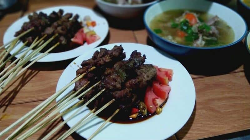 Sate Kambing, 1. Soto Girin, 2. Bothok Mercon, 3. Bakso Rusuk Palur, 4. Sate Kelinci dari Sragen, 5. Sate Kambing, 6. Gathot, 7. Intip Mini, 8. Walangan, 9. Emping Garut, 10. Tongseng Pak Noto