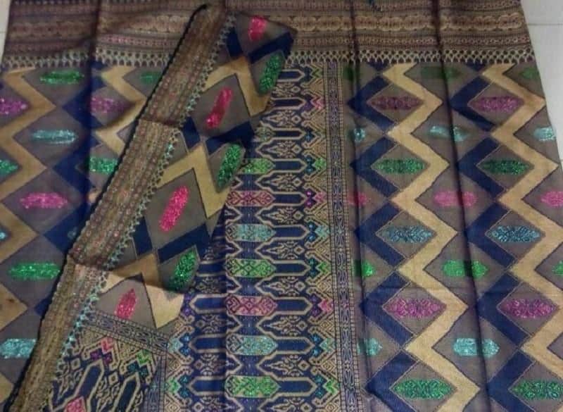 Songket, 1. Tas Manik, 2. Songket, 3. Mandau, 4. Batu Mulia, 5. Souvenir dan Aksesoris Suku Dayak, 7. Batik, 8. Anjat, 9. Anyaman Lampit, 10. Miniatur Rumah Adat