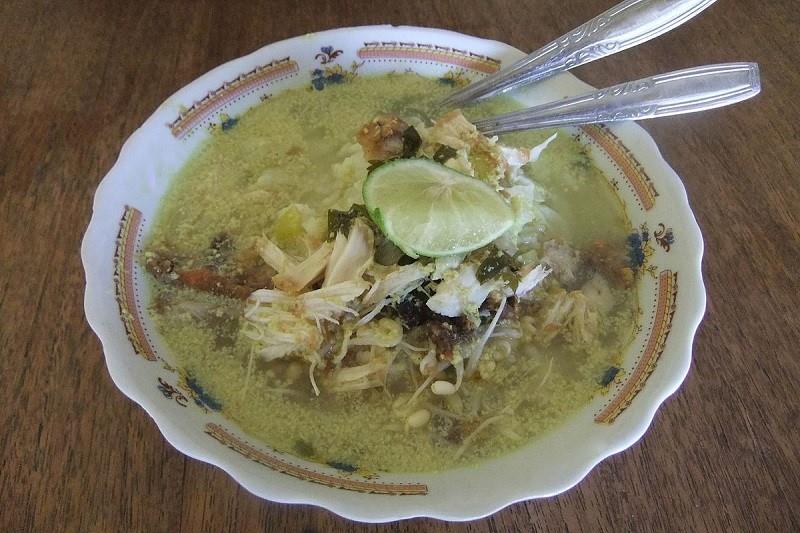 Soto Kediri, 1. Sate Bekicot, 2. Tahu Takwa, 3. Soto Kediri, 4. Nasi Goreng Arang, 5. Sate Emprit, 6. Pecel Tumpang, 7. Gethuk Pisang, 8. Stik Tahu, 9. Es Buto Ijo, 10. Kerupuk Upil