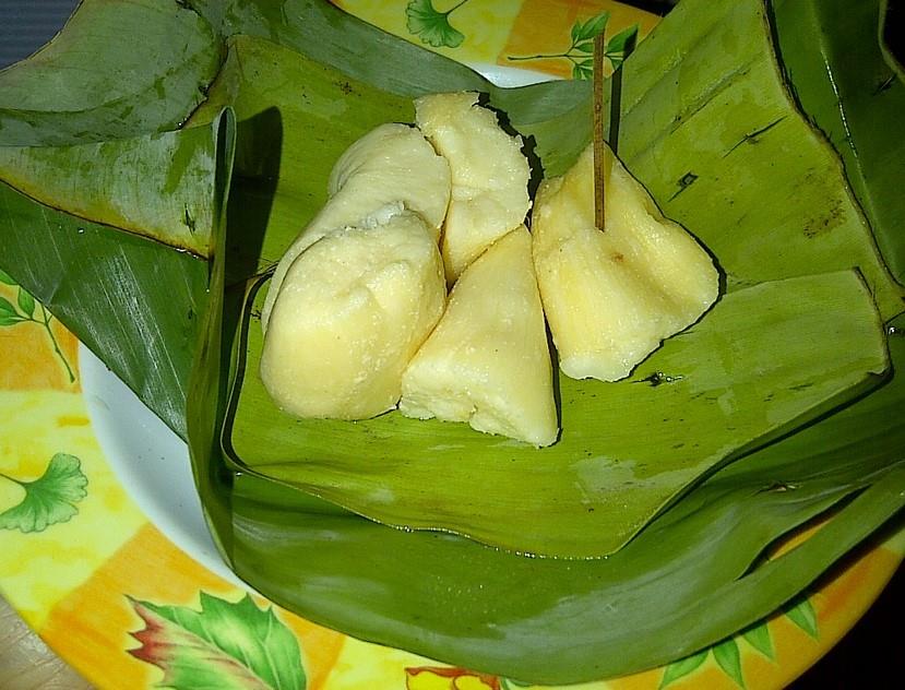 Tape Sugihan, 1. Tape Sugihan, 2. Kue Gendu Laju, 3. Manco, 4. Dumbeg, 5. Egg Roll, 6. Abon Lele, 7. Gembol Jati Khas Blora, 8. Souvenir Barongan, 9. Kaos Samin, 10. Batik Blora