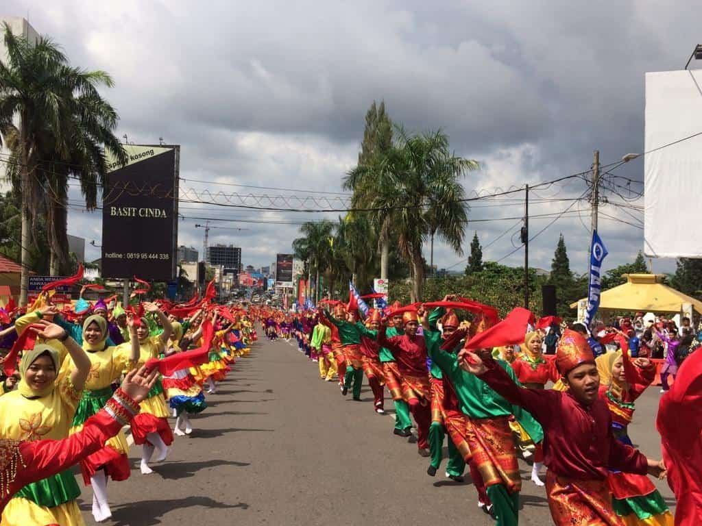 Tari Campak, 1. Tari Beripat Beregong, 2. Tari Campak, 3. Tari Sapen, 4. Tari Men Sahang Lah Mirah, 5. Tari Sekapur Sirih, 6. Tari Chiat Ngiat Pan, 7. Tari Pendulang Timah, 8. Tari Kedidi Bangka, 9. Tari Serimbang, 10. Tari Gi Ke Aik