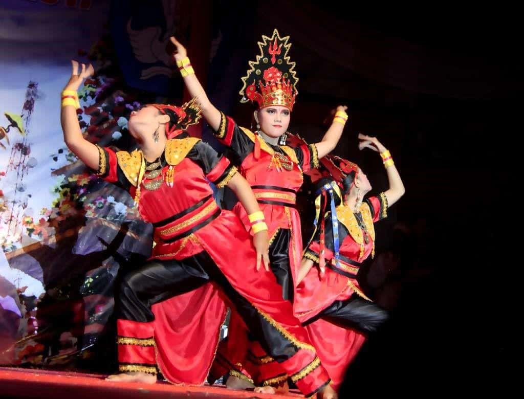 Tari Andun, 1. Tari Sekapur Sirih, 2. Tari Tabot, 3. Tari Andun, 4. Tari Kejai, 5. Tari Bubu, 6. Tari Napa, 7. Tari Ganau, 8. Tari Sendratari Putri Gading Cempaka, 9. Tari Lanan Belek, 10. Tari Bidadari Teminang Anak