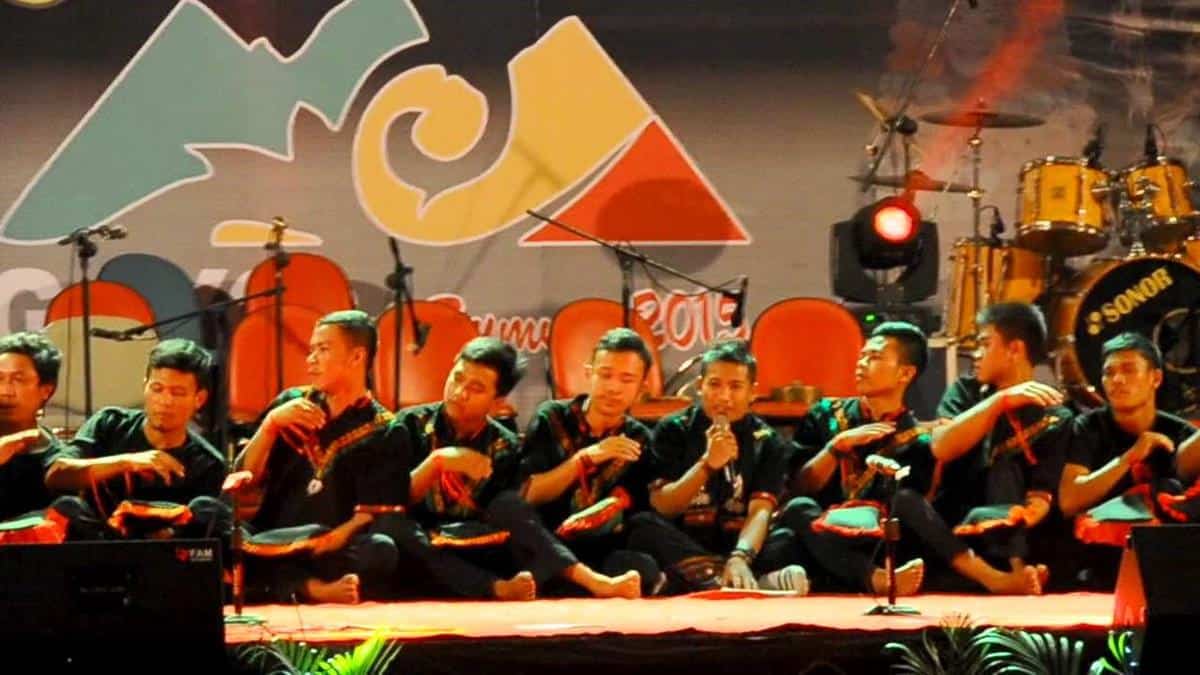 Tari Didong, 1. Tari Saman, 2. Tari Seudati, 3. Tari Ratoh Duek , 4. Tari Tarek Pukat, 5. Tari Laweut, 6. Tari Rateb Meuseukat, 7. Tari Likok Pulo, 8. Tari Rapai Geleng, 9. Tari Didong, 10. Tari Bines