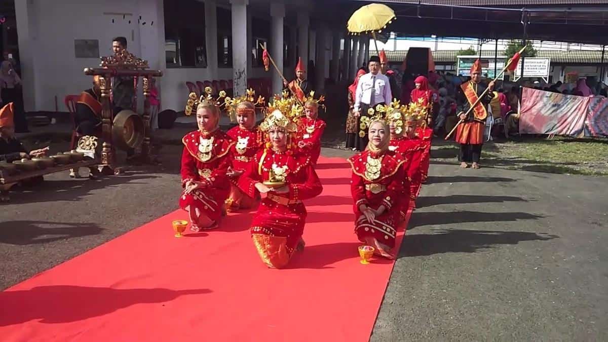 Tari Kejai, 1. Tari Sekapur Sirih, 2. Tari Tabot, 3. Tari Andun, 4. Tari Kejai, 5. Tari Bubu, 6. Tari Napa, 7. Tari Ganau, 8. Tari Sendratari Putri Gading Cempaka, 9. Tari Lanan Belek, 10. Tari Bidadari Teminang Anak