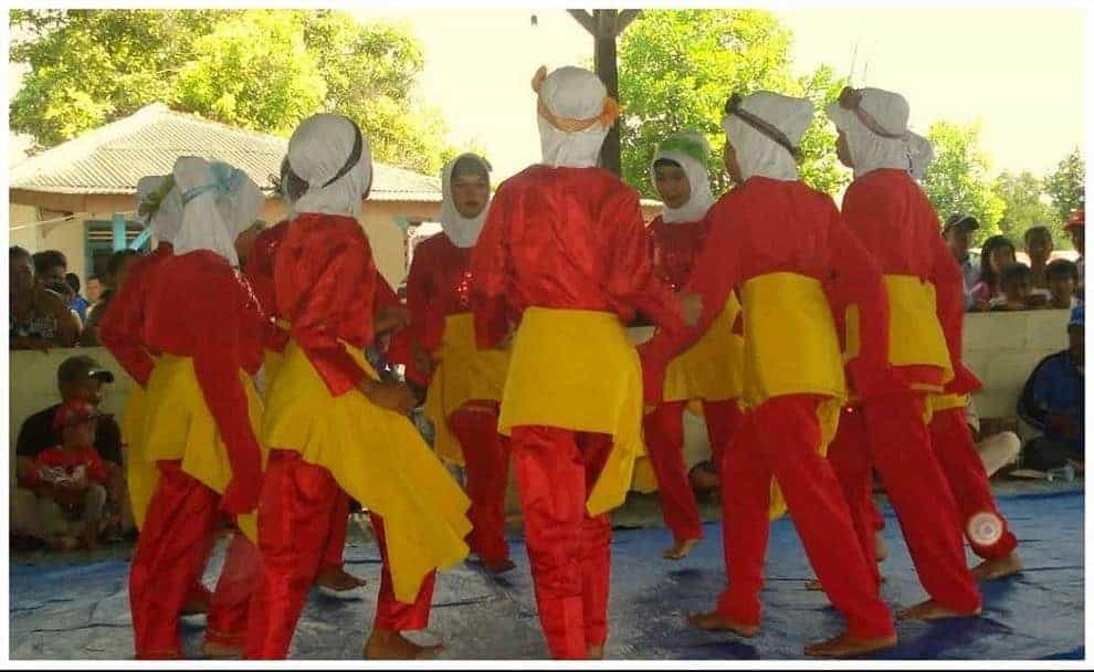 Tari Sapen, 1. Tari Beripat Beregong, 2. Tari Campak, 3. Tari Sapen, 4. Tari Men Sahang Lah Mirah, 5. Tari Sekapur Sirih, 6. Tari Chiat Ngiat Pan, 7. Tari Pendulang Timah, 8. Tari Kedidi Bangka, 9. Tari Serimbang, 10. Tari Gi Ke Aik