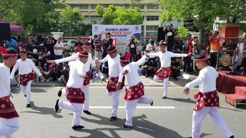 Tari Seudati, 1. Tari Saman, 2. Tari Seudati, 3. Tari Ratoh Duek , 4. Tari Tarek Pukat, 5. Tari Laweut, 6. Tari Rateb Meuseukat, 7. Tari Likok Pulo, 8. Tari Rapai Geleng, 9. Tari Didong, 10. Tari Bines