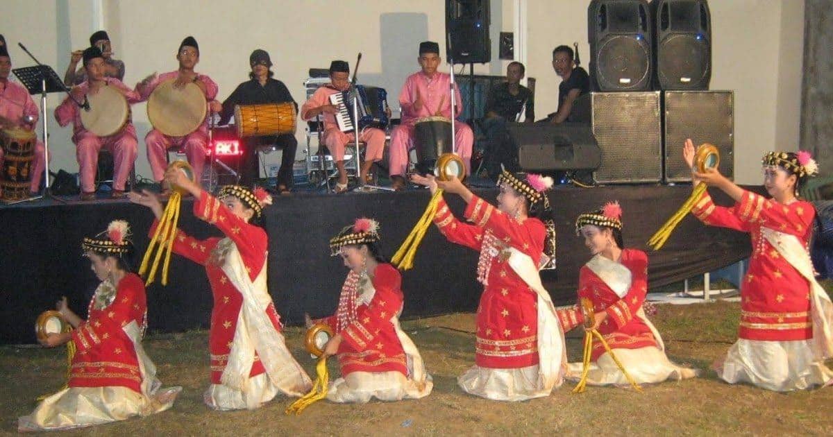 Tari Rangguk, 1. Tari Inai, 2. Tari Sekapur Sirih, 3. Tari Selampit Delapan, 4. Tari Tauh, 5. Tari Rentak Besapih, 6. Tari Kubu, 7. Tari Kisan, 8. Tari Rangguk, 9. Tari Liang Asak, 10. Tari Nitih Naik Mahligai