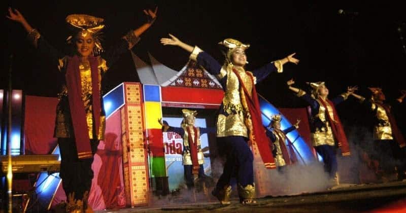 Tari Rentak Besapih, 1. Tari Inai, 2. Tari Sekapur Sirih, 3. Tari Selampit Delapan, 4. Tari Tauh, 5. Tari Rentak Besapih, 6. Tari Kubu, 7. Tari Kisan, 8. Tari Rangguk, 9. Tari Liang Asak, 10. Tari Nitih Naik Mahligai