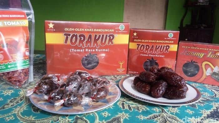 Torakur, 1. Roti Ganjel Rel, 2. Kue Sarang Madu, 3. Tumpi, 4. Torakur, 5. Brownies Opium, 6. Wingko Babat, 7. Brilliant Cake, 8. Bandeng Presto, 9. Tahu Bakso, 10. Lontong Spekkoek Waiki