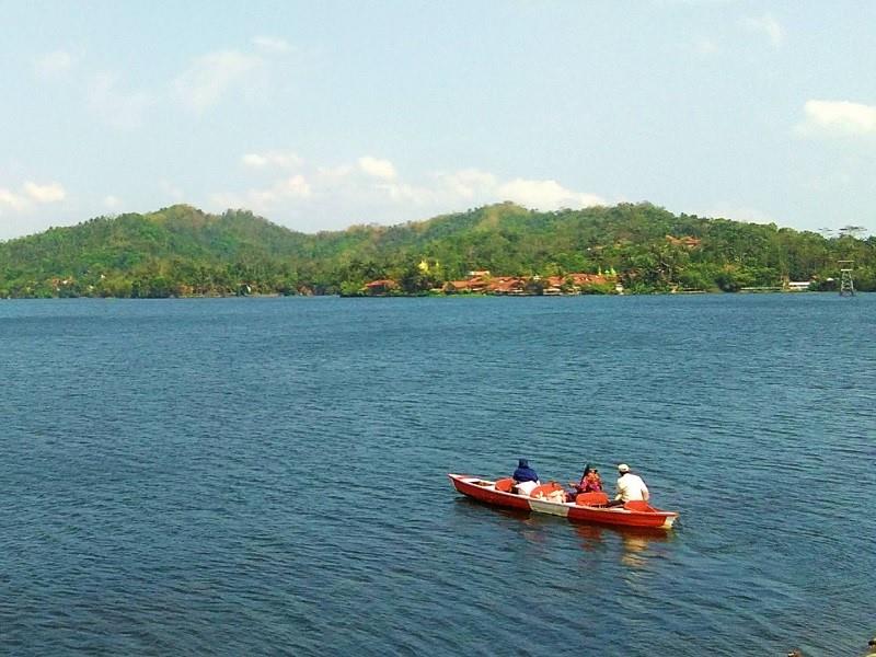 Waduk Penjalin, 1. Ranto Canyon, 2. Curug Putri, 3. Agrowisata Kaligua, 4. Agrowisata Besaran Hijau Pabrik Gula Jatibarang, 5. Bukit Panenjoan Salem, 6. Taman Mangrove Pandansari, 7. Kalibaya Park, 8. Curug Rambukasang, 9. Waduk Penjalin, 10. Telaga Ranjeng