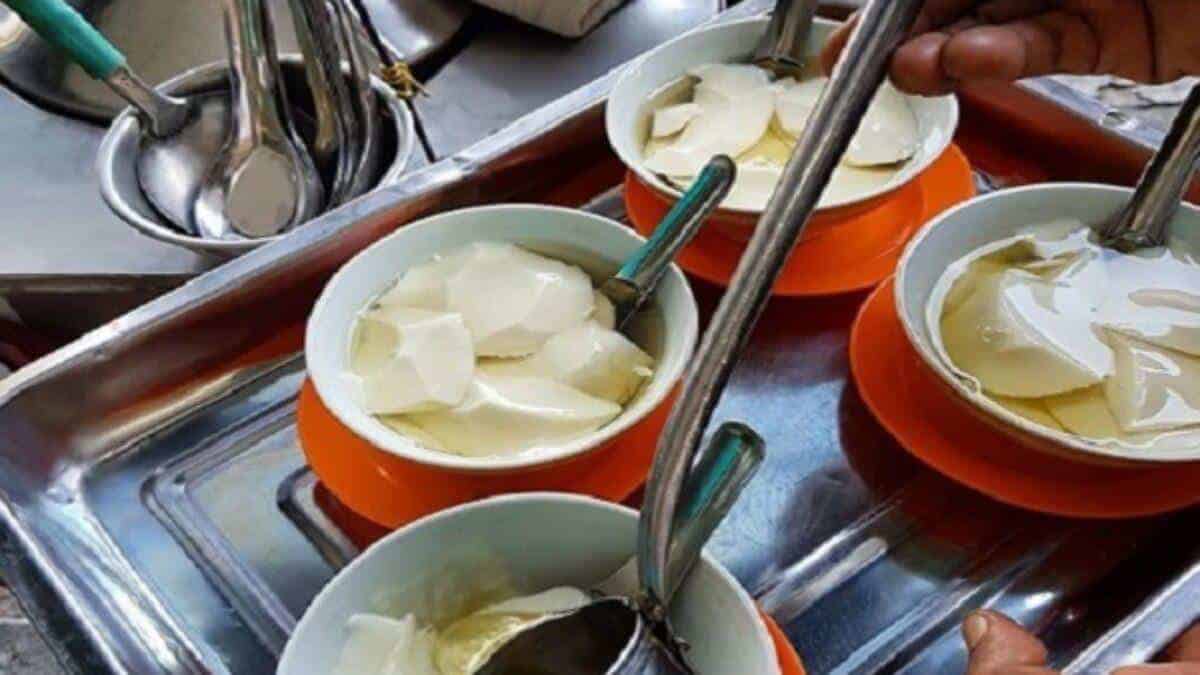 Wedang Tahu, 1. Wedang Kacang Tanah, 2. Wedang Tahu, 3. Jamu Jun, 4. Es Cao, 5. Es Puter Conglik, 6. Es Pankuk, 7. Cong Yang, 8. Es Marem, 9. Kolak Setup Pisang