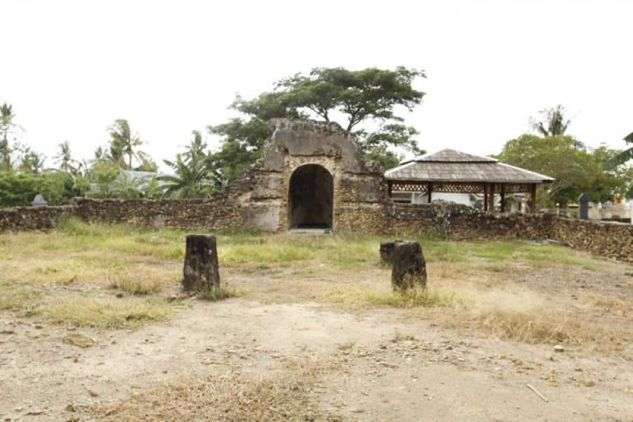 Mushola Tua Menge, 1. Masjid Tello, 2. Makam Assyiekh Al-Habib Jamaluddin Al-Akbar Al-Husein, 3. Mushola Tua Menge, 4. Geddongnge (Gedung Mesiu), 5. Makam Lataddampare’ Puang RI Maggalatung, 6. Makam Lasalewangeng Tenriruwa, 7. Makam Besse Idalatikka, 8. Makam LaTenrilai’Tosengngeng, 9. Makam La Maddukkelleng, 10. Saoraja Mallangga
