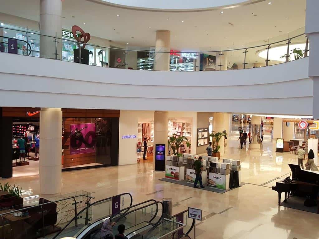 Mall @ Alam Sutera, 1. Bandara City Mall, 2. Airport Hub, 3. Plaza Bali, 4. Mall @ Alam Sutera, 5. ITC BSD Mall, 6. AEON Mall BSD City, 7. Tangcity Mall, 8. Bintaro Jaya Xchange Mall, 9. Living World Alam Sutera, 10. Summarecon Mall Serpong