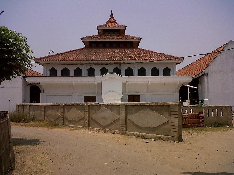 Masjid Agung Tanara, 1. Makam Syekh Abdul Jabbar, 2. Makam Syekh Maulana Mansyuruddin, 3. Makam Sultan Maulana Hasanudin, 4. Makam Syekh Muhammad Sholeh, 5. Makam Syekh Muhammad Asnawi, 6. Masjid Agung Banten, 7. Masjid Agung Tanara, 8. Batu Qur’an, 9. Kompleks Pemakaman Kesultanan Banten, 10. Museum Kepurbakalaan Banten Lama