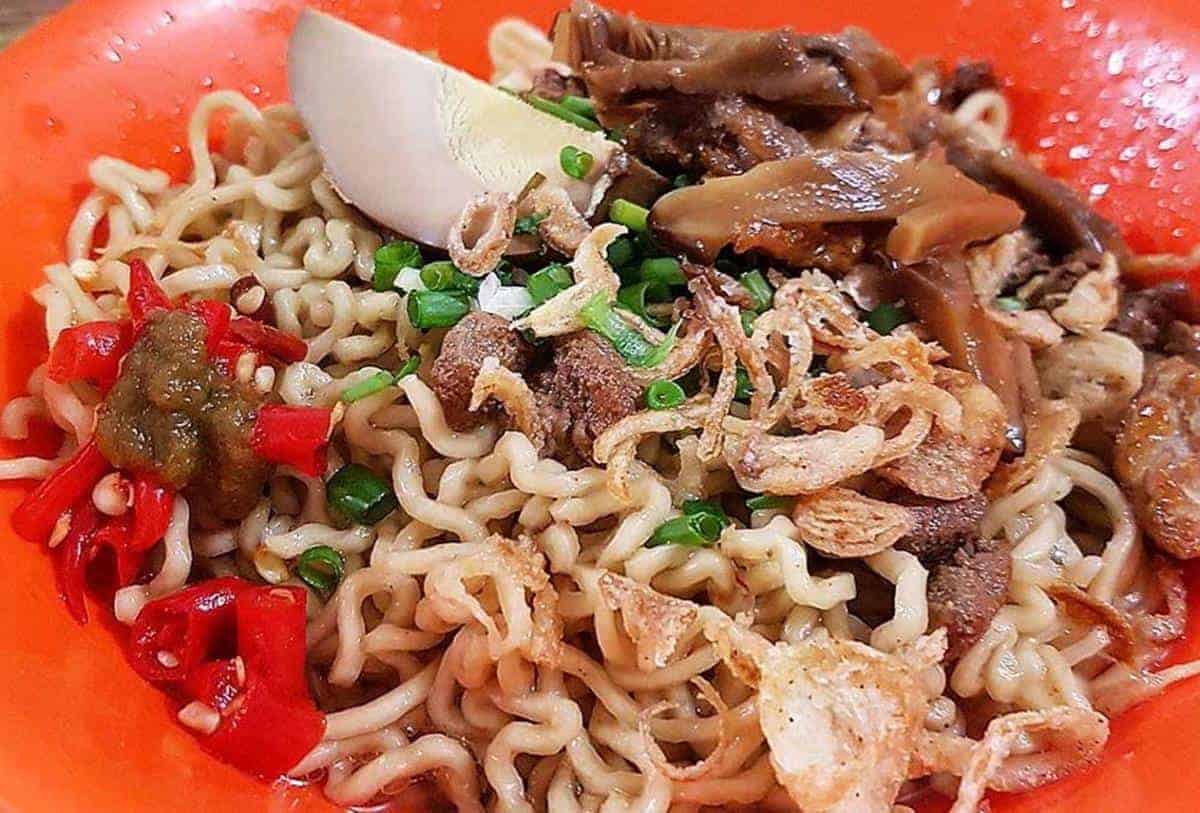 Mie Zhou, 1. Lontong Kak Lin, 2. Nasi Gurih Tenda Biru Mona, 3. Bubur Ayam Jakarta Jl. H.M. Joni, 4. Mie Balap Bang Udin, 5. Soto Kesawan, 6. Kwetiau Kerang, 7. Rumah Makan Tabona, 8. Mie Zhou, 9. Bihun Bebek Kumango, 10. Rumah Makan Sinar Pagi