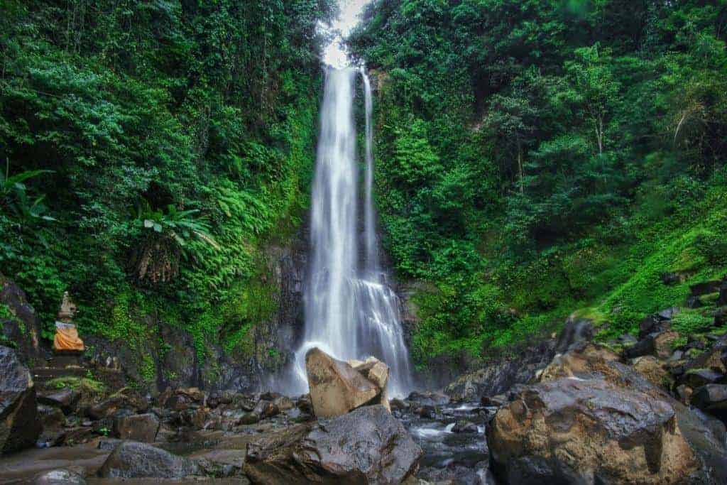 Air Terjun Gitgit, 1. Pantai Lovina, 2. Pantai Pemuteran, 3. Pulau Menjangan, 4. Air Terjun Aling-Aling, 5. Air Terjun Gitgit, 6. Danau Buyan, 7. Desa Ambengan, 8. Hidden Hills Wanagiri, 9. Gapura Bali Handara Kosaido, 10. Banyuwedang Hot Spring