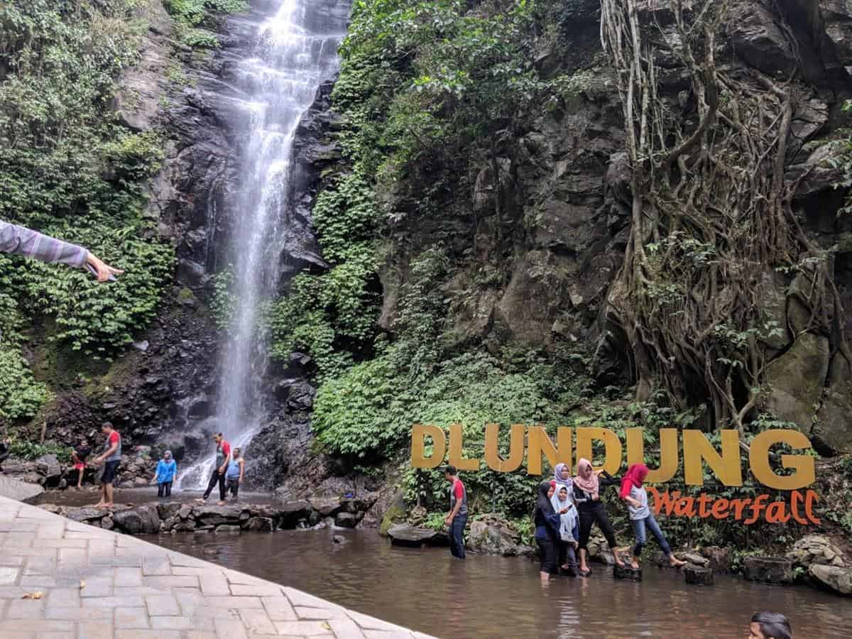 Air Terjun Dlundung, 1. Duyung Trawas Hill, 2. Air Terjun Dlundung, 3. Candi Jolotundo, 4. Fresh Green Trawas, 5. Villa Puncak Trawas, 6. PPLH Seloliman, 7. Bumi Perkemahan Dlundung, 8. Gunung Welirang, 9. Gunung Penanggungan